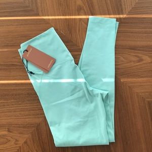 Yoga pants / leggings